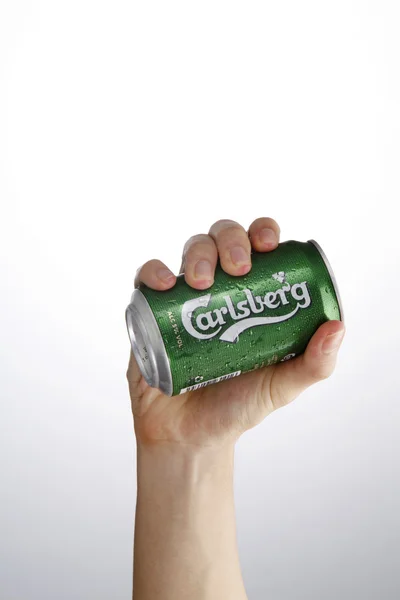 Lata de cerveza carlsberg — Foto de Stock