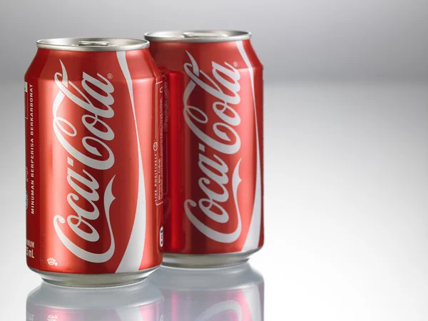 Puszki Coca Cola — Zdjęcie stockowe