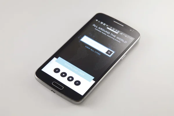 Telefon mit laufender Anwendung — Stockfoto