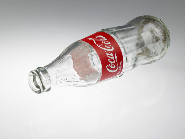 Пустой флакон с муравьями
