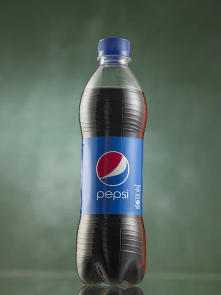 Пляшка pepsi-cola — стокове фото