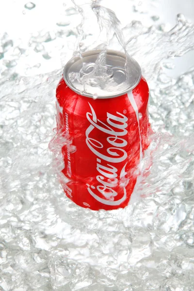 Coca cola kan — Stockfoto