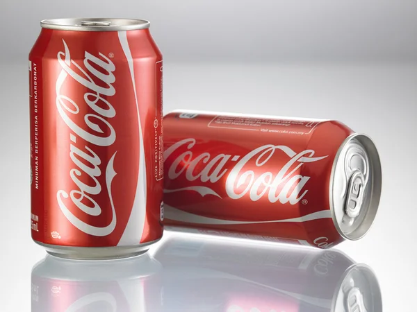 Coca Cola-blikjes — Stockfoto