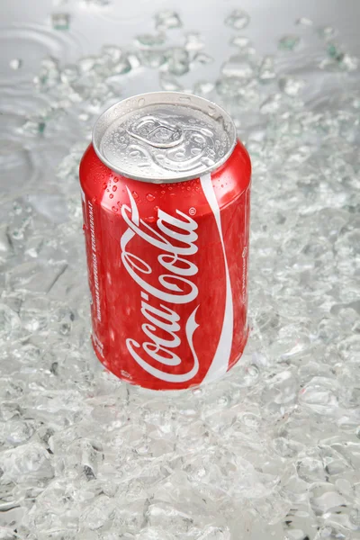 Coca cola kan — Stockfoto