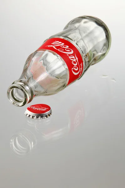 Empty coca cola bottle — Stock Photo, Image