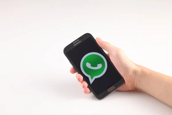 İnsan eli ile telefon