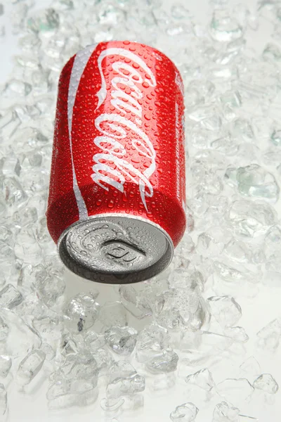 Coca cola kan — Stockfoto