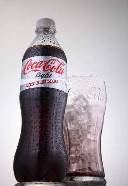 Coca cola light with drops — Stockfoto