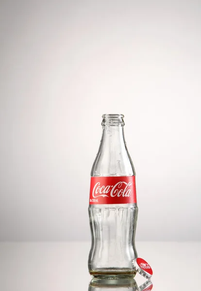 Empty coca cola bottle — Stock Photo, Image