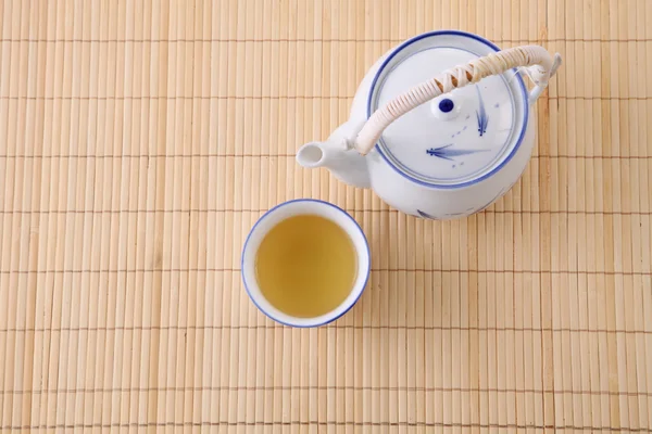 Panela de chá e xícara — Fotografia de Stock