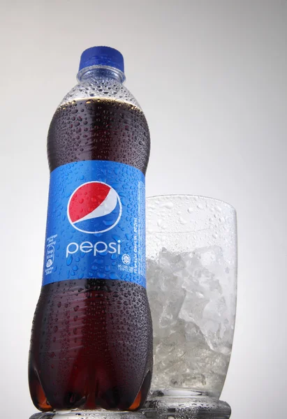Pepsi with water drops — Stock Photo, Image