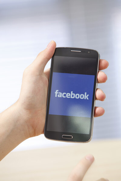 Phone with runnig app in hands