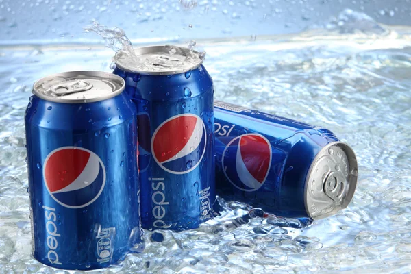 Lattine di Pepsi cola — Foto Stock