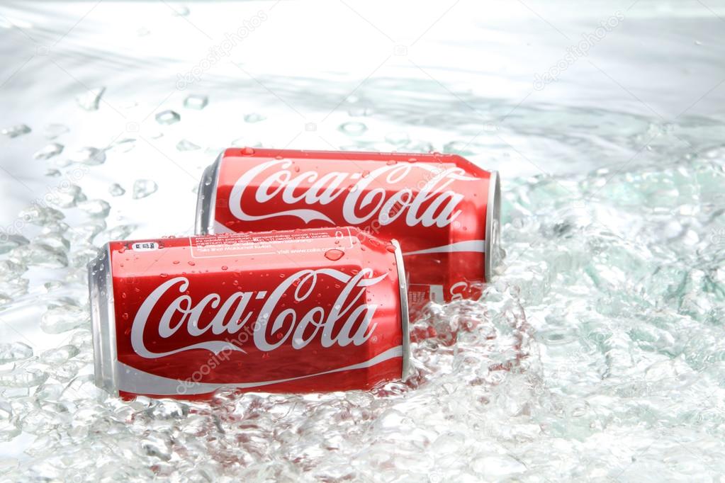 Coca cola cans with water splash Stock Editorial Photo © eskaylim 81881900