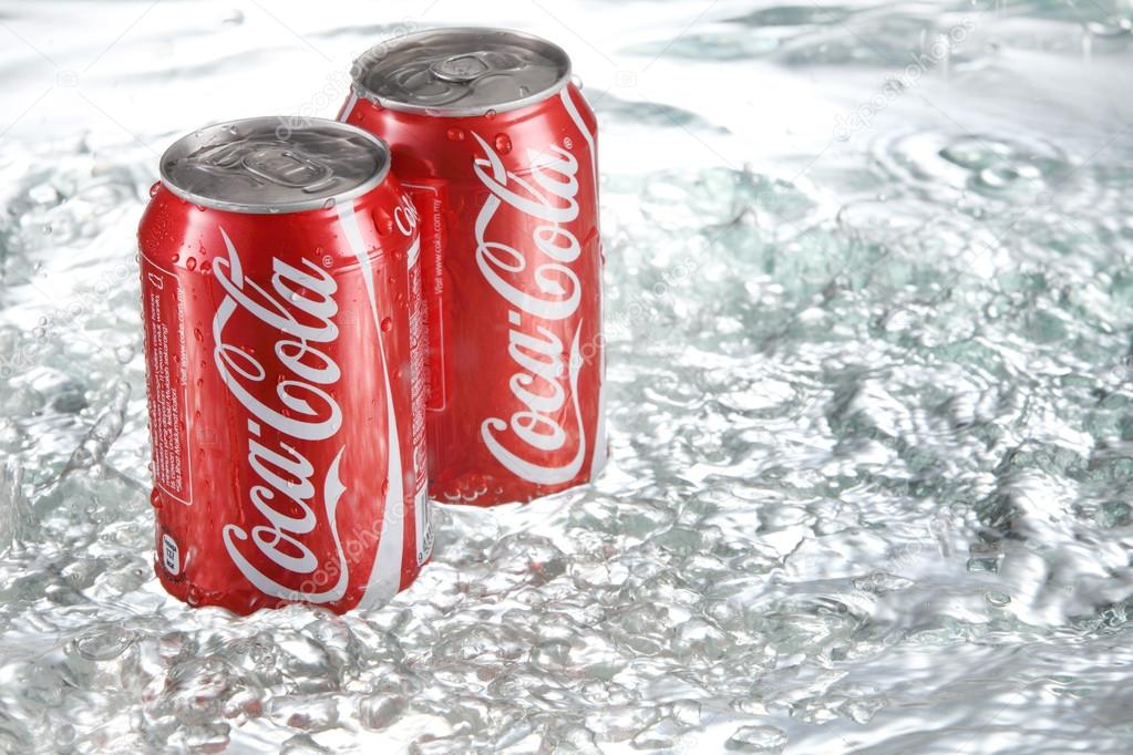 Coca cola cans with water splash Stock Editorial Photo © eskaylim