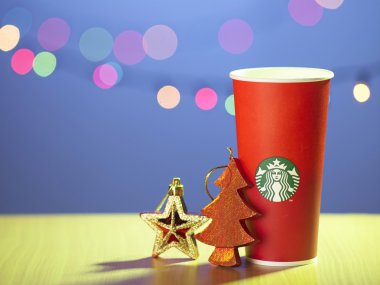 Starbuck'ın kırmızı kağıt bardak