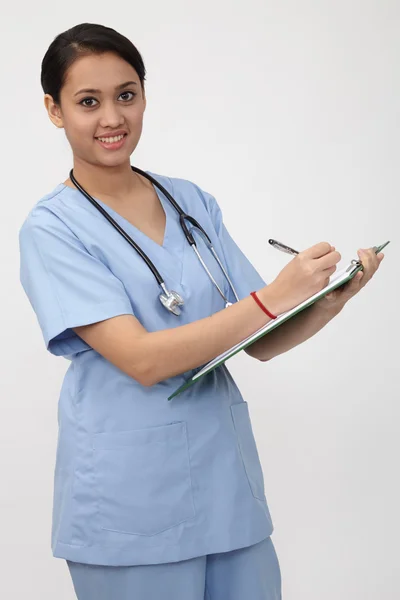 护士或医生用听诊器 — 图库照片