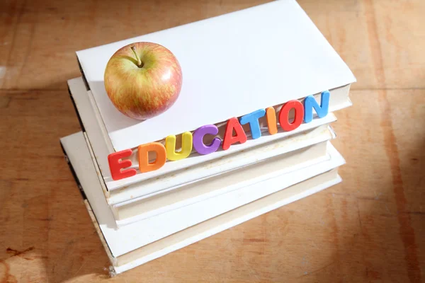 Concetto educativo con libri — Foto Stock