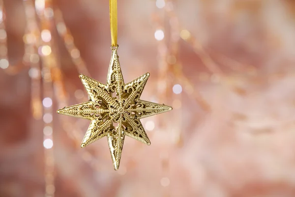 Goldener Weihnachtsstern — Stockfoto