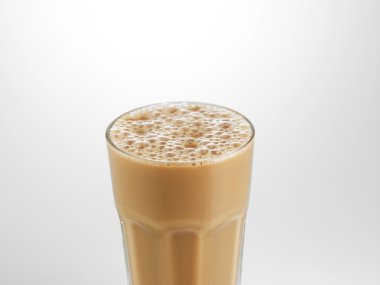 Cam sütlü çay