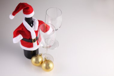 kırmızı şarap şişesi