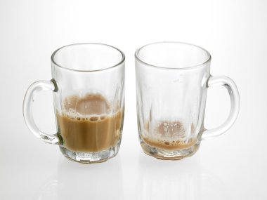 sütlü çay ile gözlük 