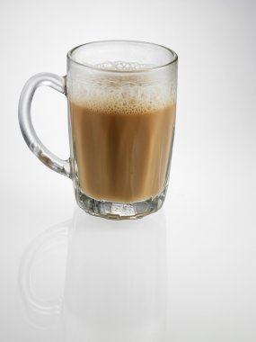 Cam sütlü çay