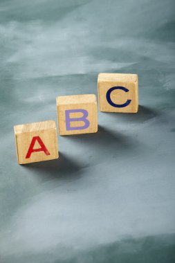ahşap kare bloklar