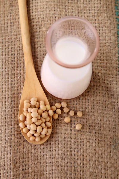 Sojabönor med mjölk — Stockfoto
