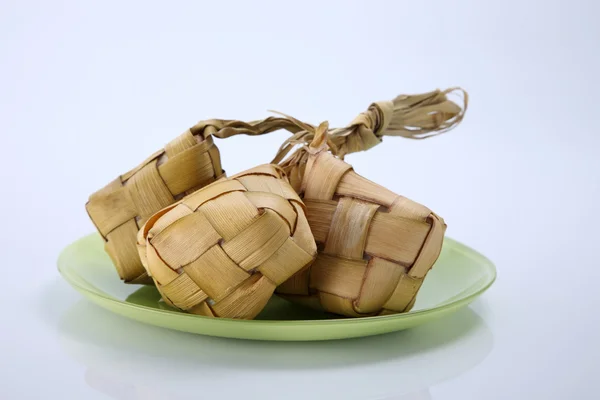 Ketupat - natuurlijke rijst behuizing — Stockfoto