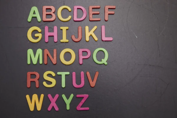 Kolorowy alfabet na tablicy — Zdjęcie stockowe