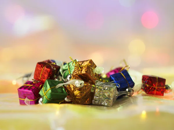 Pequeños regalos con cinta — Foto de Stock