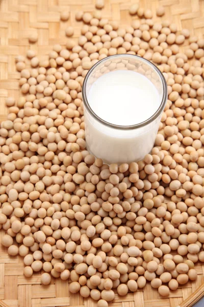 Soy beans and soymilk — Stock Photo, Image