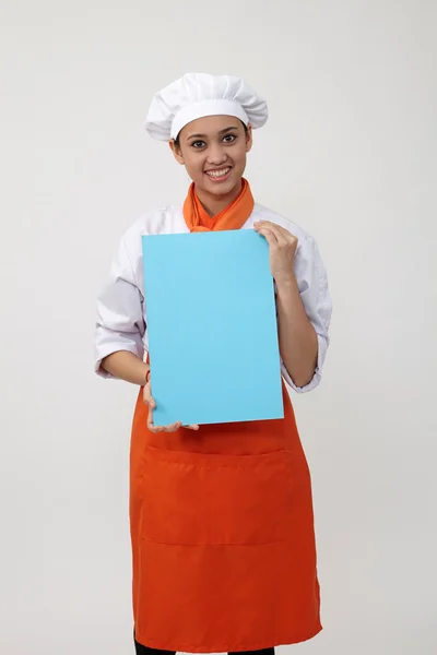 Donna chef in possesso di carta — Foto Stock