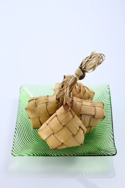 Кетупат - натуральная рисовая оболочка — стоковое фото