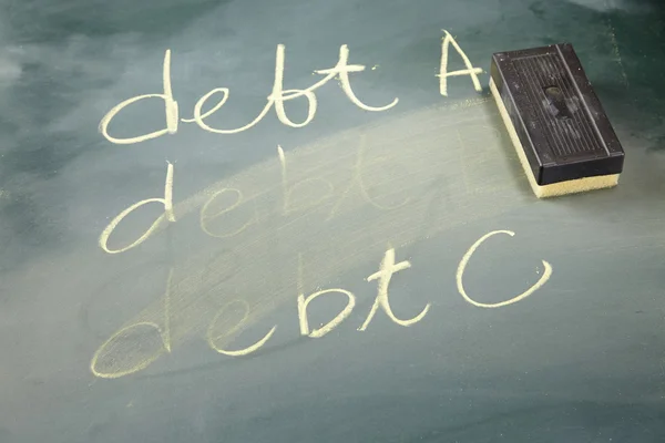 チョークで書かれた負債の言葉 — ストック写真