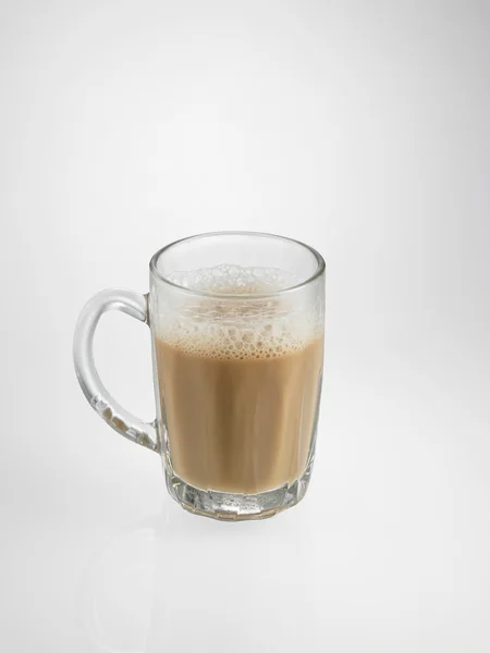 Té con leche en el vaso —  Fotos de Stock