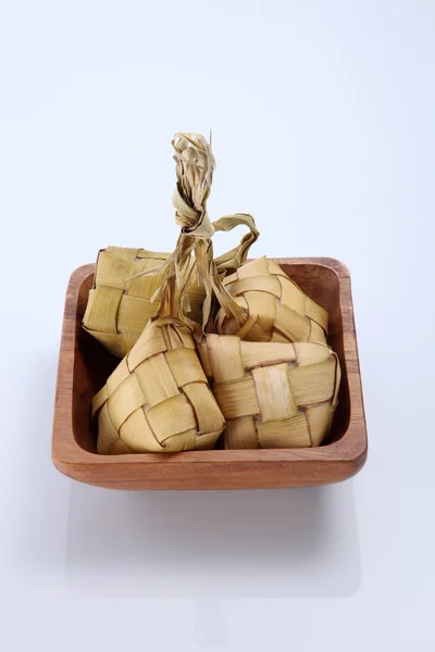 Кетупат - натуральная рисовая оболочка — стоковое фото