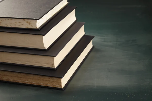 Utbildning koncept med böcker — Stockfoto