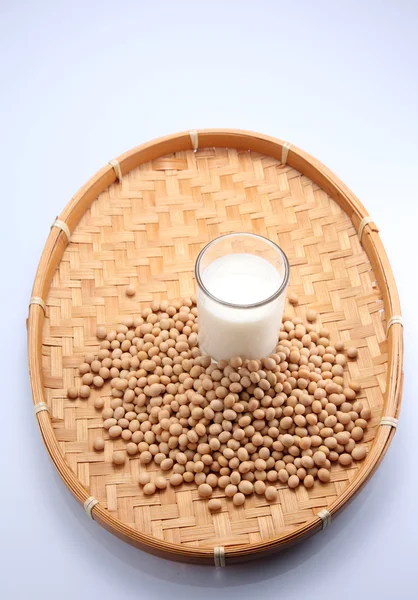 Sojabönor och soymilk — Stockfoto