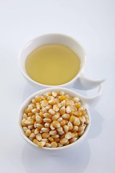 Cup of maize and cup of corn oil — Stock Photo, Image