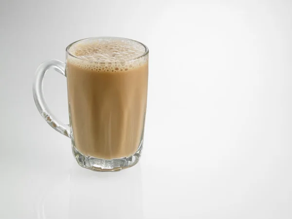 Cam sütlü çay — Stok fotoğraf
