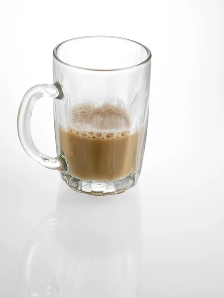 Té con leche en el vaso —  Fotos de Stock