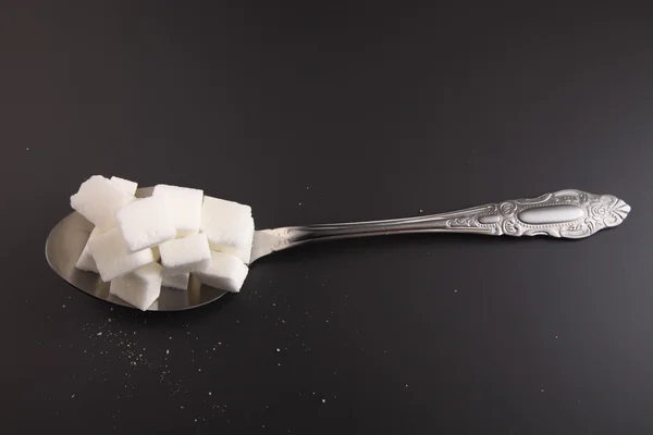 Ложка с белым сахаром — стоковое фото