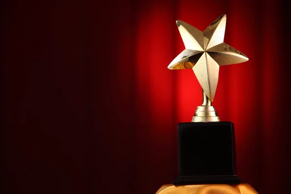 Trophy in front of the red curtain — Stock Photo, Image