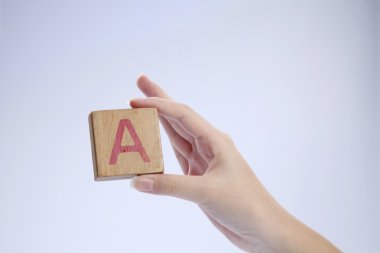 Ahşap blok alfabesi A ile