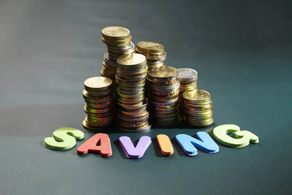 Concepto de ahorro, pila de monedas —  Fotos de Stock