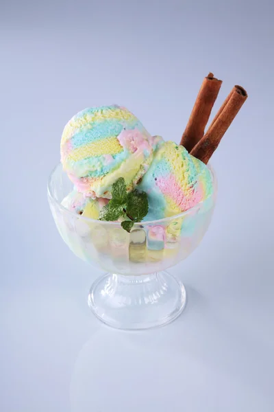 彩虹冰淇淋 — 图库照片