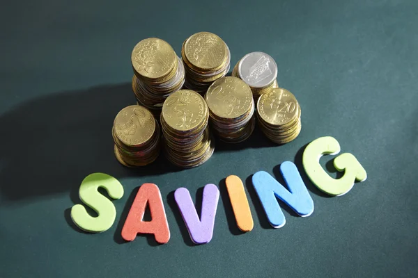 Megtakarítás fogalma, halom érmék — Stock Fotó