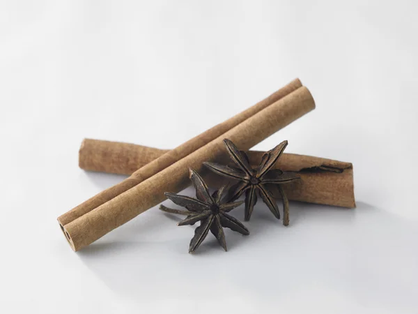 Anise stars and cinnamon sticks — Stock Photo, Image